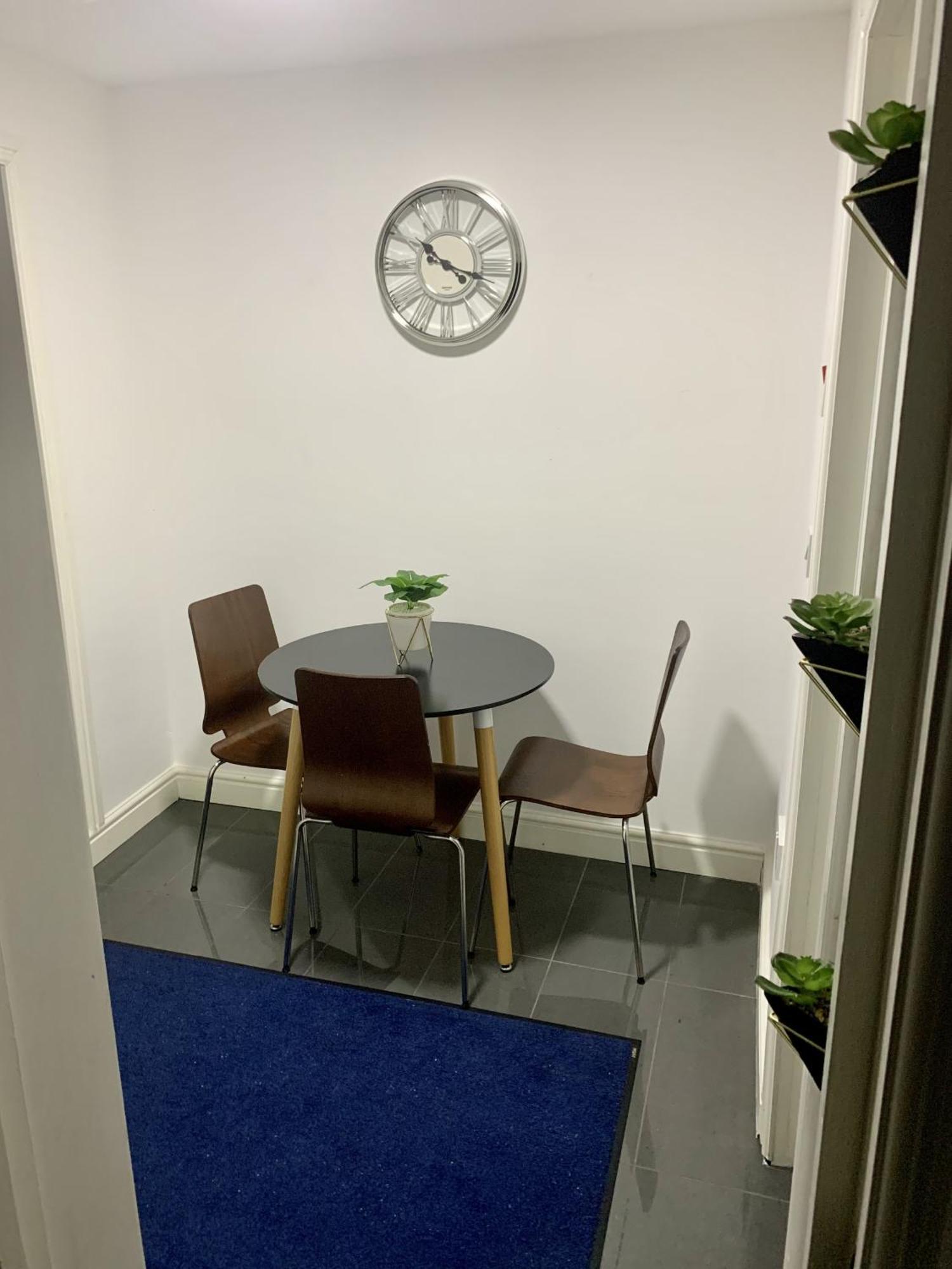 Modern & Cosy 2-Bed Apartment Near Nec, Airport & Jlr! Birmingham Phòng bức ảnh
